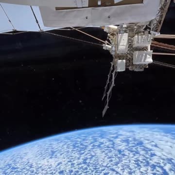 A Journey Around the World in 20 Seconds: An Extraordinary Experience from the ISS