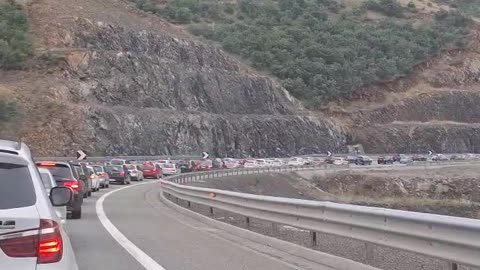 Radhë kilometrike në Rrugën e Kombit, fundjava sjell fluks qytetarësh nga Kosova