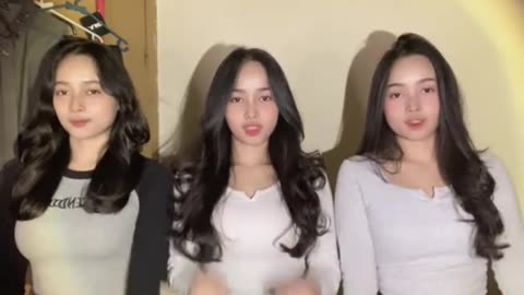 sedang mencari tiga cowok hyper yang bersahabat sama seperti kami