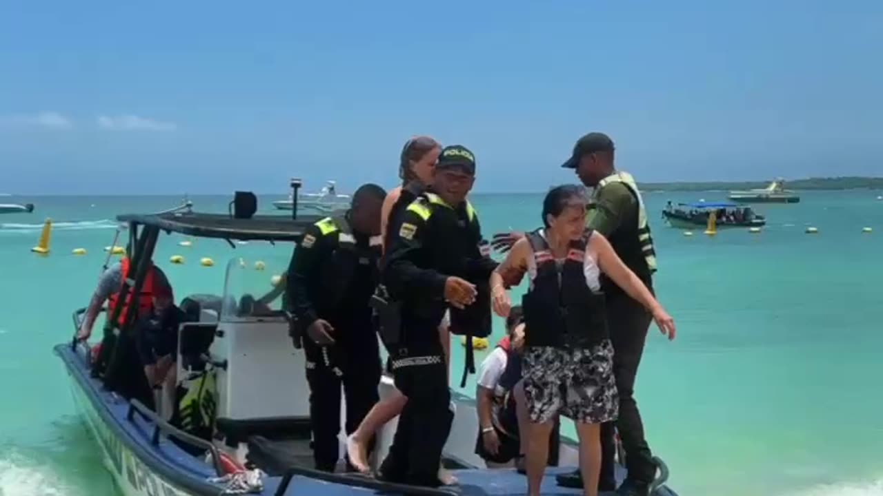 Rescate de turistas en lancha