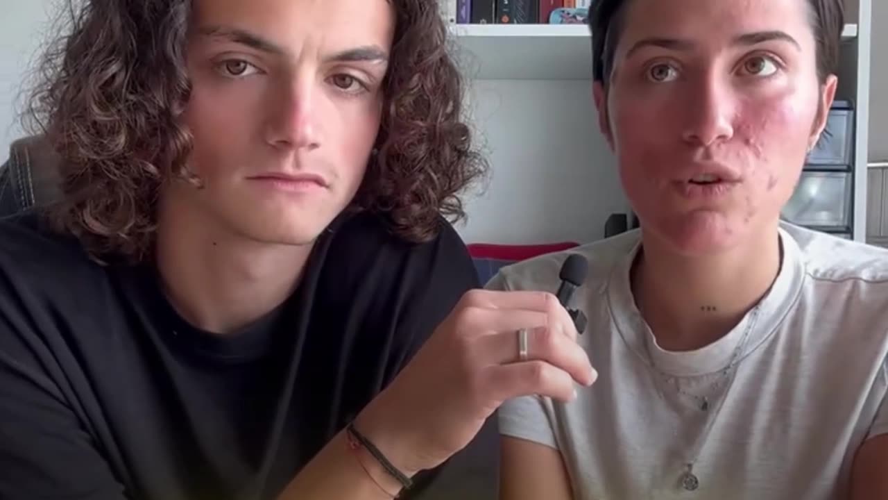 Una pareja causa polémica con sus argumentos para no llevar sus hijos al colegio