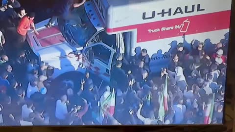 Φορτηγό έπεσε πάνω σε πορεία Ιρανών αντικαθεστωτικών, στο Λος Άντζελες