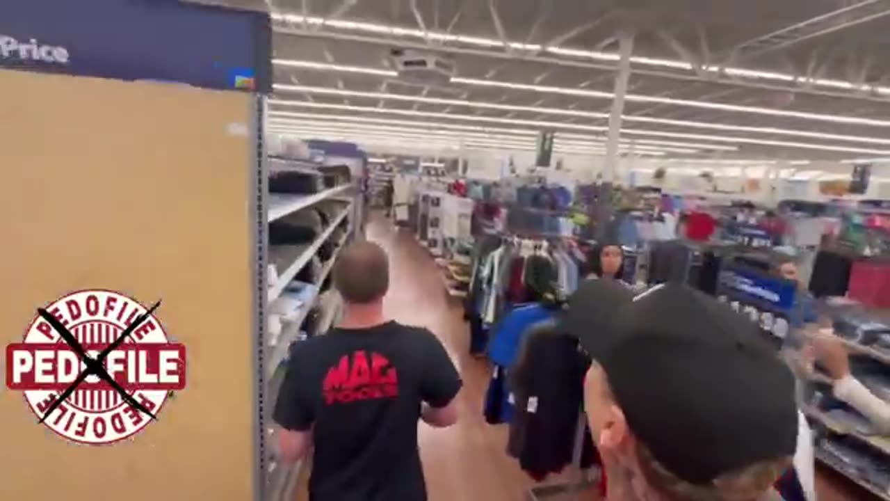 Alleged Child Predator Confronted and Physically Handled After Trying to Meet a Minor 🚨
