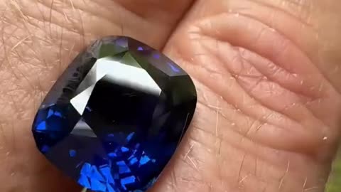 🔵👑 “The True Beauty of a Blue Sapphire Gemstone!”