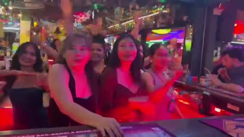 Thai girls singing Kanye West HEIL HITLER song