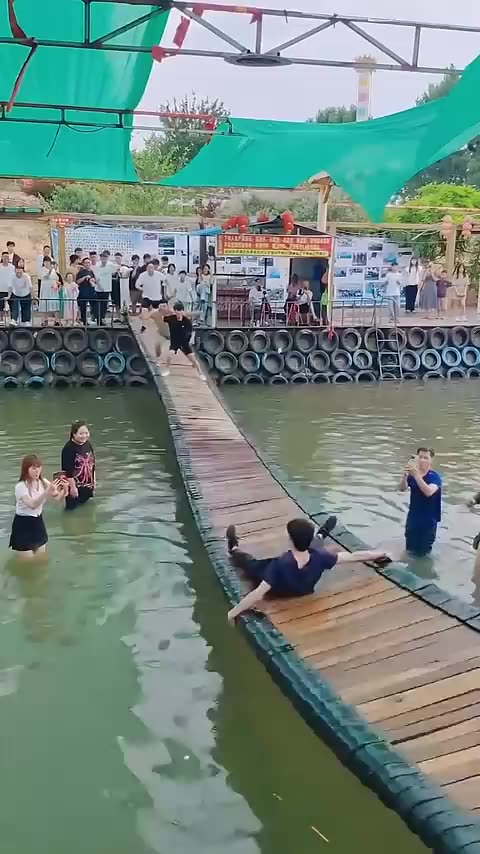 _4003 Grasp the present and enjoy every moment of life. Happiness is actually very simple