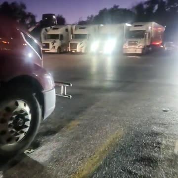 SOMETIMES IT TAKES 2 #reallifetruckers #truckdriver #reallifetrucker #truckinlifestyle #trucker