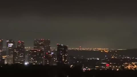 🛸🌟 UFO Floating Over Beverly Hills, California on January 26, 2025 | TheTruthAbove