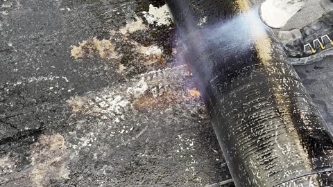 how to torch down a bitumen roof roll fast 🔥