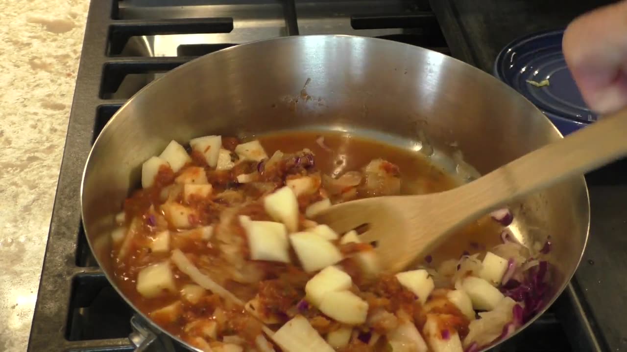 How to make the best chicken thighs with sauerkraut and red cabbage..