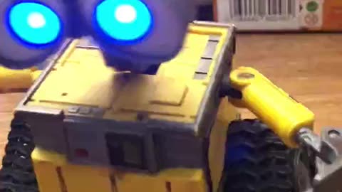 iDance WALL-E Dancing CRAZY!!!