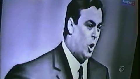 Pavarotti Sings Verdi's "La Donna e Mobile" in Russia