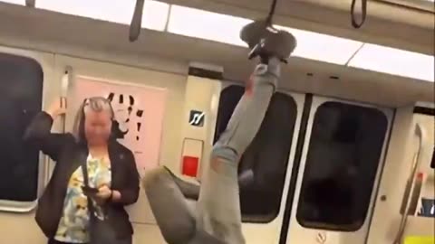 OOK OOK EEEK EEEEEK!!!