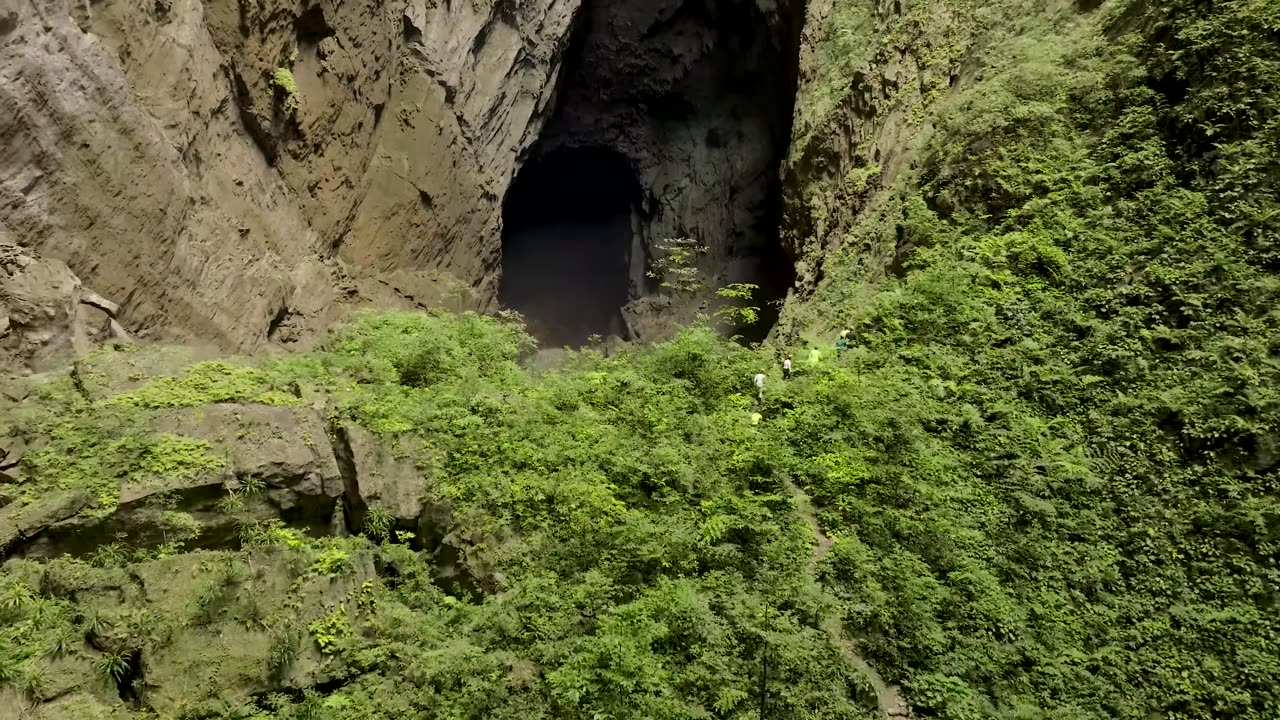 The World's Largest Cave: It Has a Forest, a River, and Clouds Inside