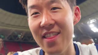 Heung-min cuts forehead during Europa League trophy celebrations, proudly shows off scar