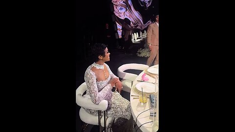 Davido’s friend gifts Chioma a watch