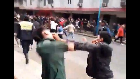 👉 They Never Expected This to Happen – Street Fight Gone Crazy!