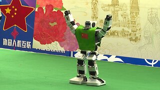 Robots humanoides se enfrentan en un histórico primer torneo deportivo mundial