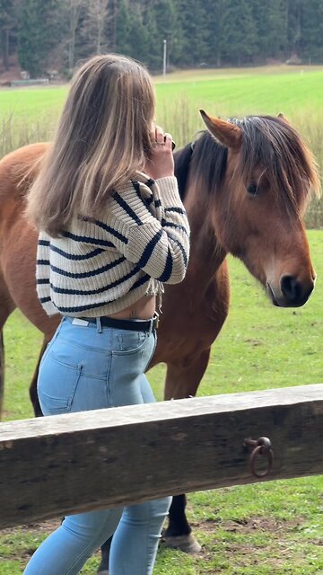 horse riding 🏎️