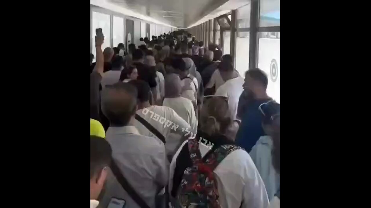 Iranians leaving to Turkey.