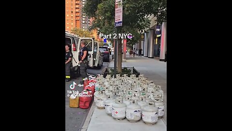 NEW YORK POLICE FOUND VEHICLE👮🚐🛢️🏢📸WITH FLAMABLE GAS TANKS IN NYC🚏🚐🛢️👮‍♂️💫