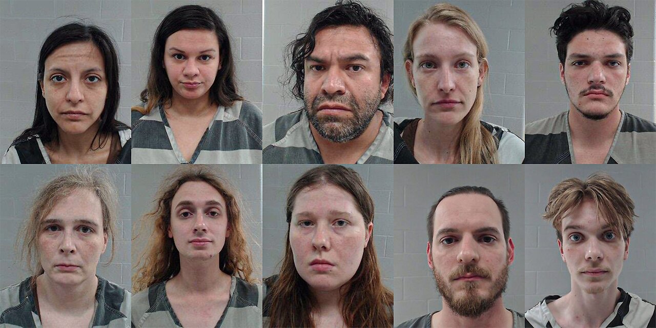 Democrats are trying to get ICE killed they sent their Antifa minions after them