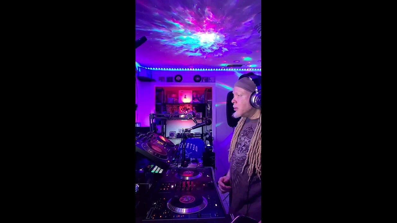 Djskrillamac Live on. TikTok and Twitch