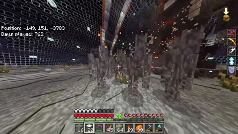 Kingdom of Mayhem Minecraft 1.21 Pale Gardens Elder Tree. Beware the creeking!