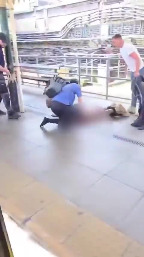 Man pulls his pants down on London subway, gets what he deserves...