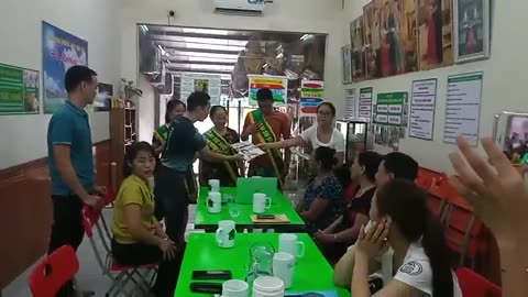 Surprising Locals with Gifts in [Tên Nước] – Their Reactions
