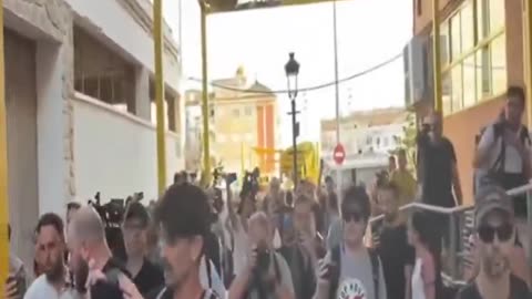 Spanish patriots are fed up with constant lies of corrupt far-left journalists.