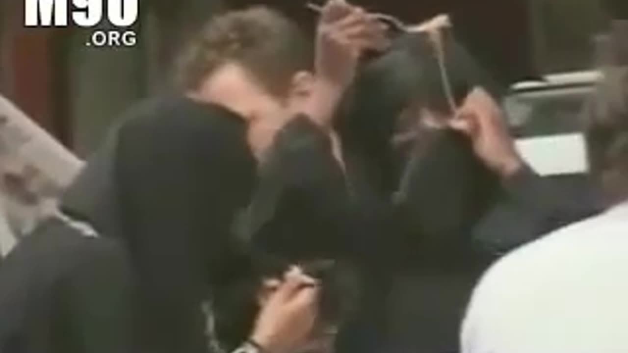 Hijabi Muslim eating problems