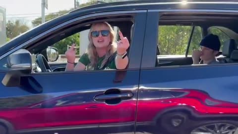Florida woman loses it on entitled Jewess in traffic