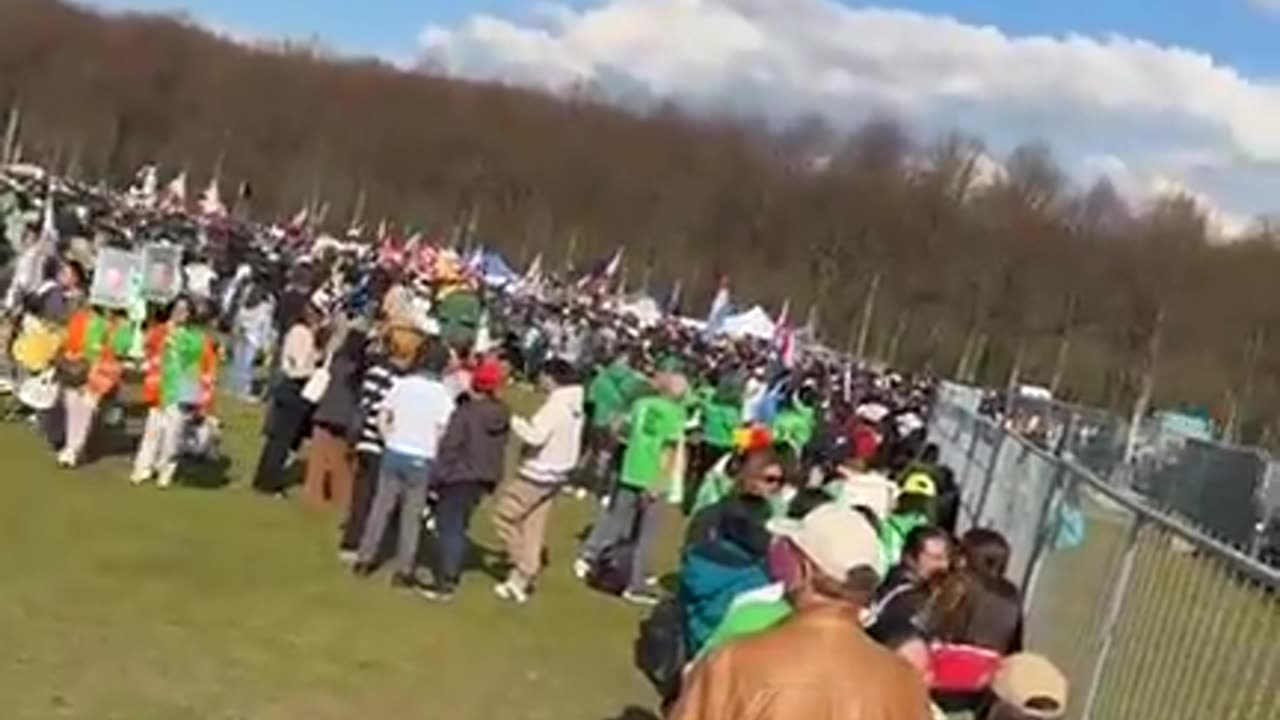 Free Duterte Den Haag people gathering