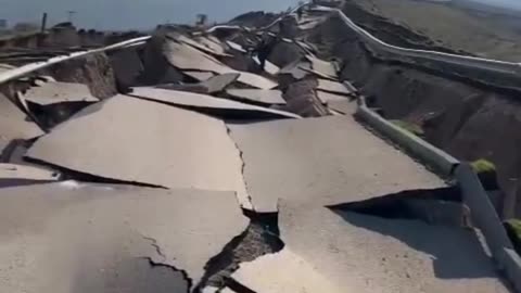 BREAKING: 6.1 Magnitude Earthquake Hits Turkey | 1 Dead, Buildings Collapse in Balıkesir