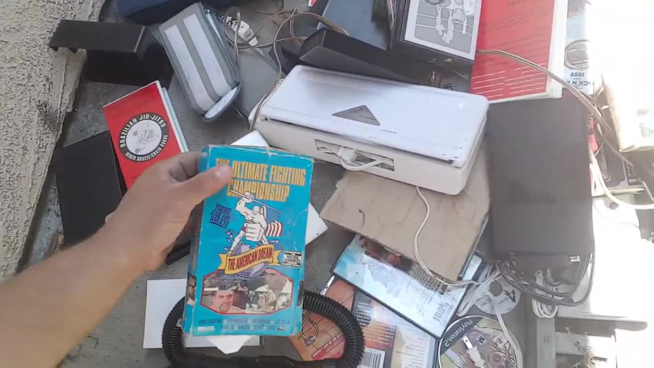 Throwing Out My Brothers Junk 6 : This Is Annoying! (August 31, 2017)