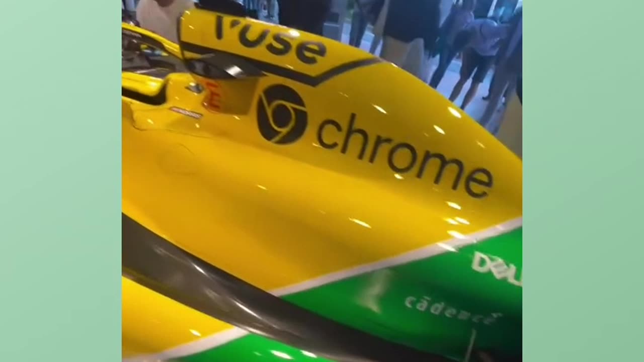 Mc Laren com cores em homenagem ao Senna