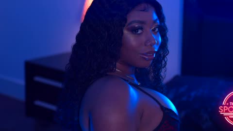 FunSize – 4K Big Booty Twerk in the Bedroom | Sensual Heat & Slow Grin