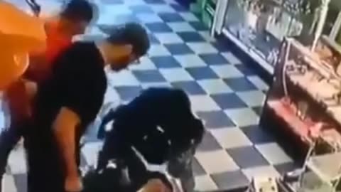 Thief gets caught and beaten by everyone