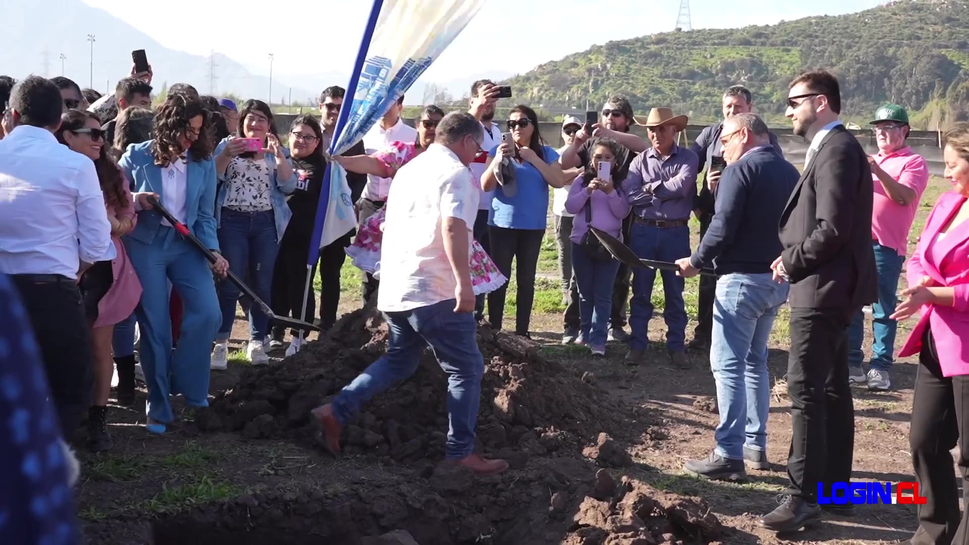 Colocan primera piedra del “Cumbres de Llay Llay”