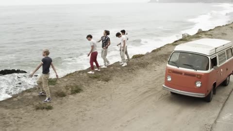One Direction - What Makes You Beautiful (Official Video)
