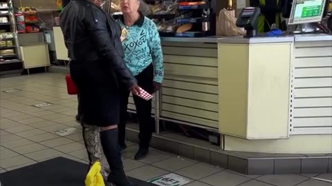 Discusión en una tienda en EE.UU. termina con insultos y amenazas