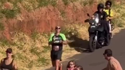 Mom ignores a whole family just to finish a sub 1.41 half marathon 😕 selfish?