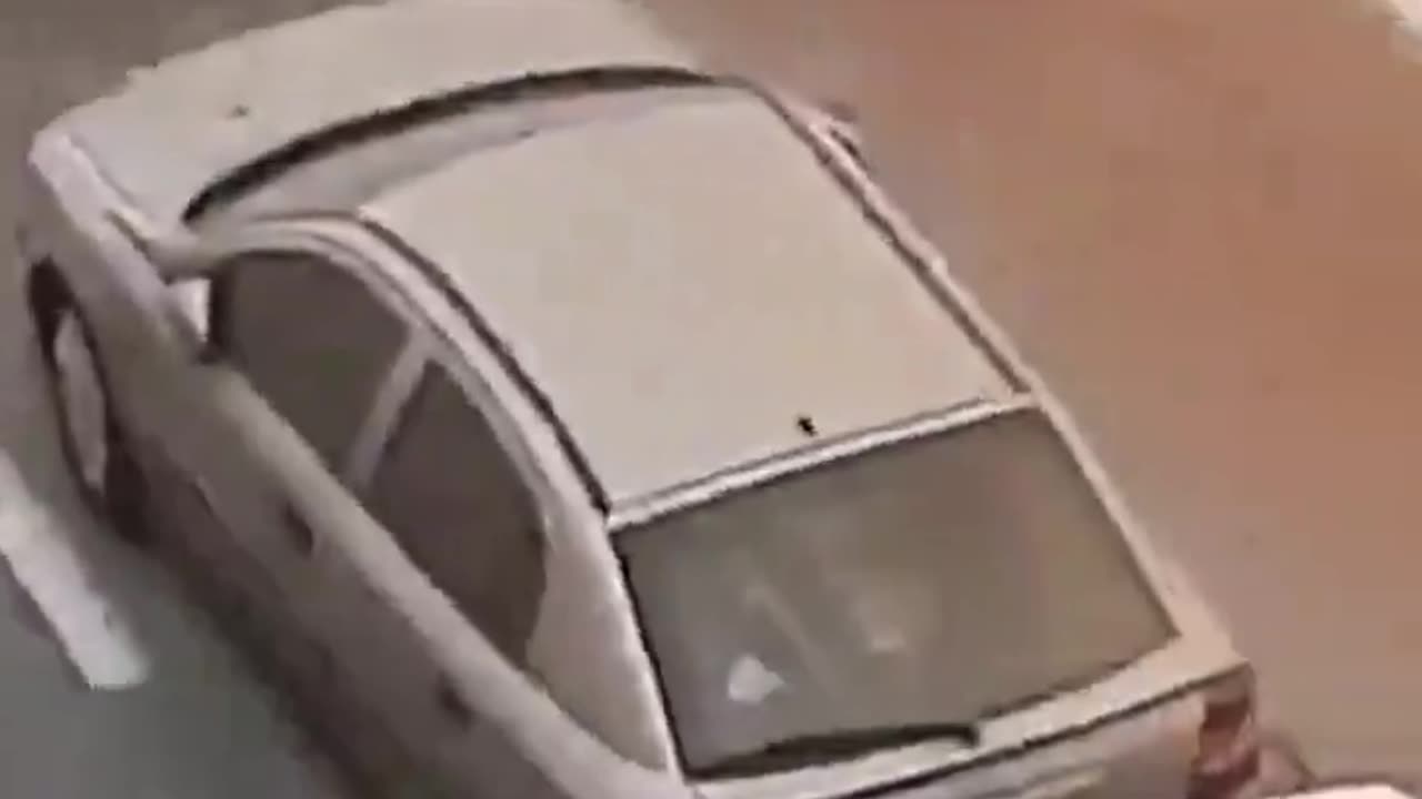 The usual suspect moIests a little girl and discovers that it was better not to.