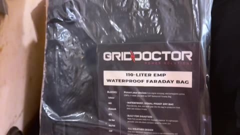 Grid Doctor 3300 solar generator and accessories