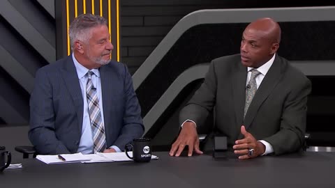 Bruce Pearl Presented Chuck With An Auburn Final Four Ring 💍