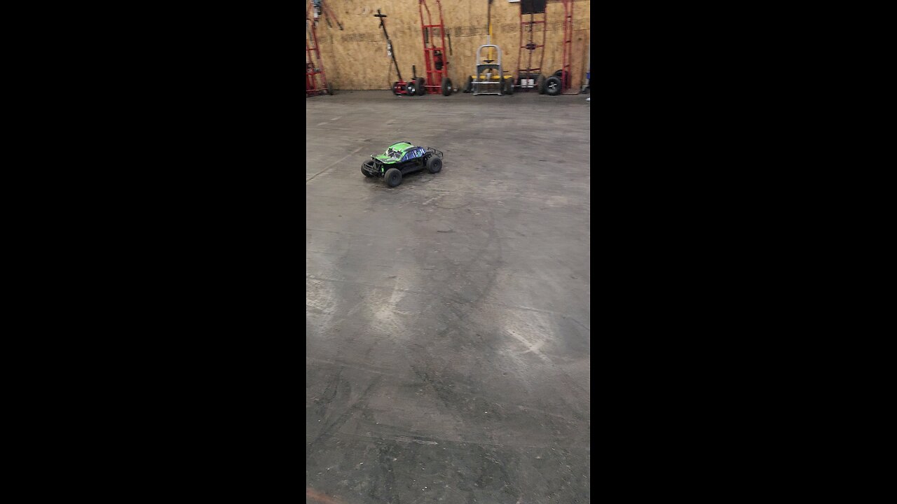 Traxxas Maxx Slash Wide Maxx Kit Drifting