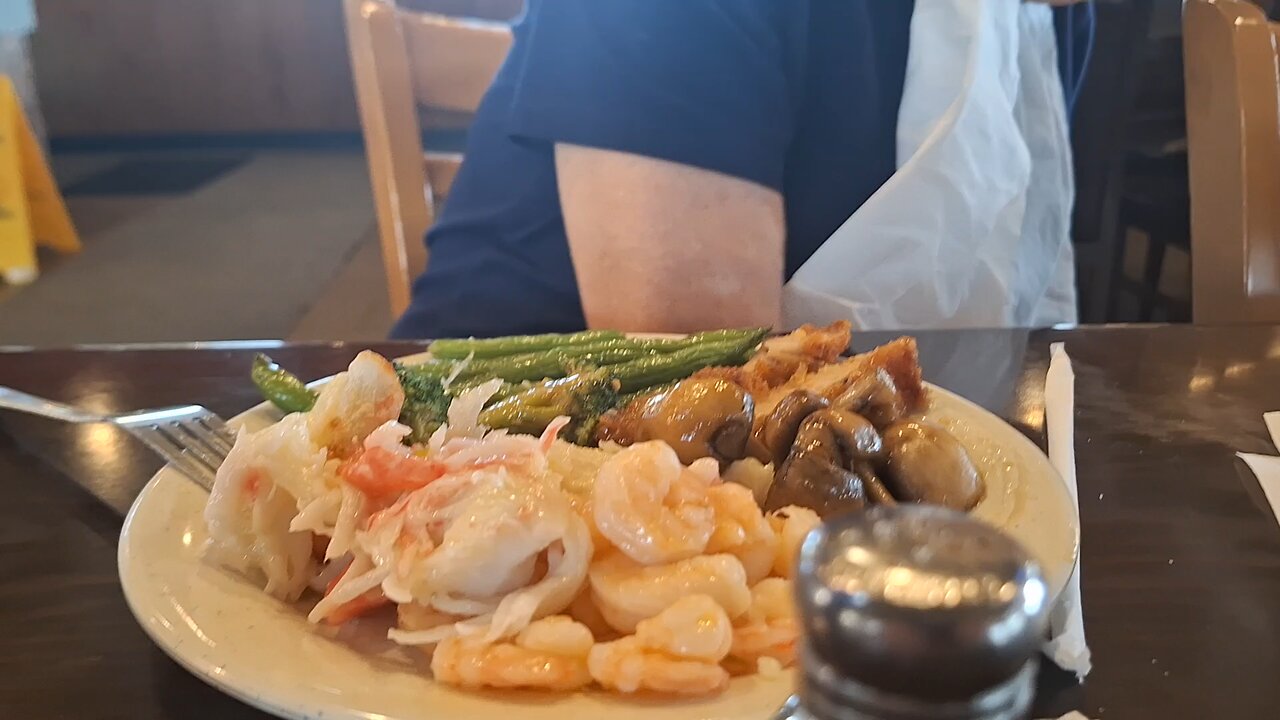 Food! Buffet! Chinese again.