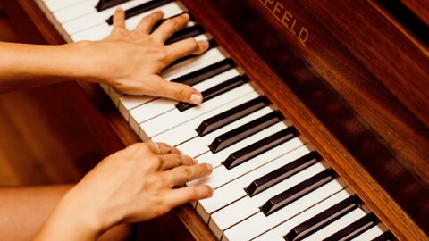 Relaxing Piano Music - Soothing Meditation Piano Music