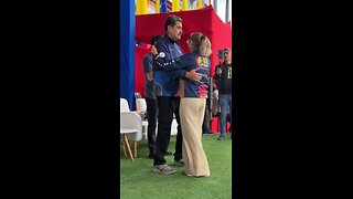 Maduro da lecciones de baile a cientos de estudiantes